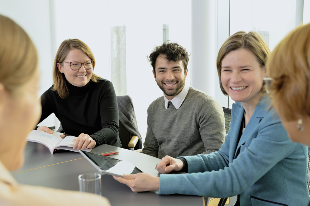 Photo: GIZ: GIZ staff discussing and learning