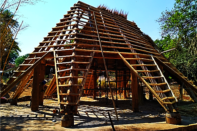 Photo: A meeting room at the GIZ office in Malawi: open wooden structure without its grass roof