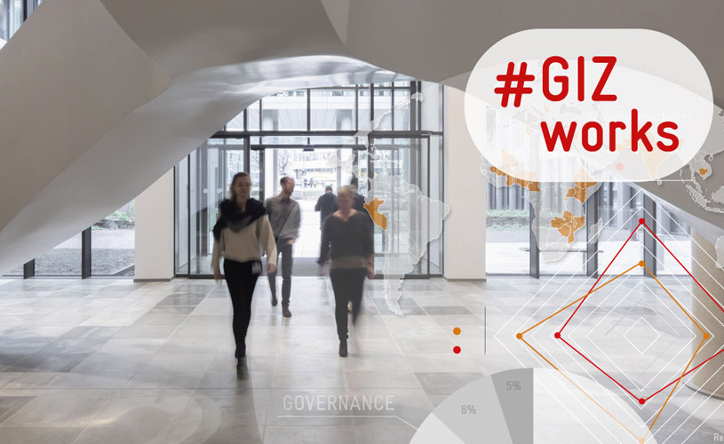 Several GIZ employees walk into the GIZ foyer in Bonn. Above the photo is a sketched world map with some countries colored in, as well as other diagrams and graphs. In the upper right corner is a banner with the words #GIZwirkt.